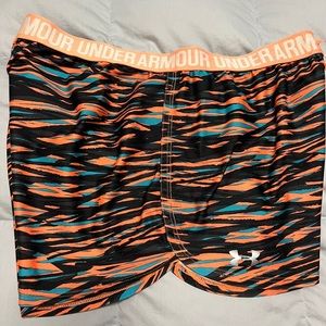 Ladies camouflage, under armor shorts, size extra large